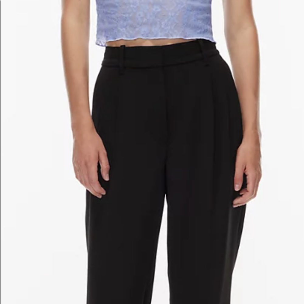 Black Aritzia Effortless Plants Size 4